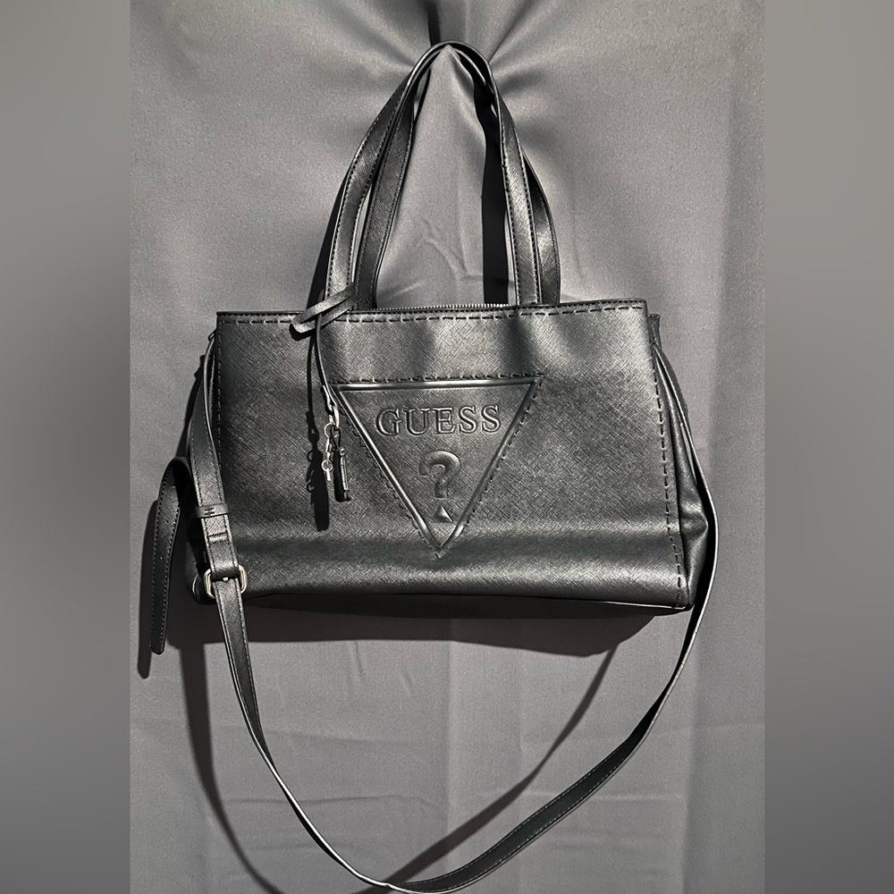 GUESS Elegant Black Shoulder Bag
